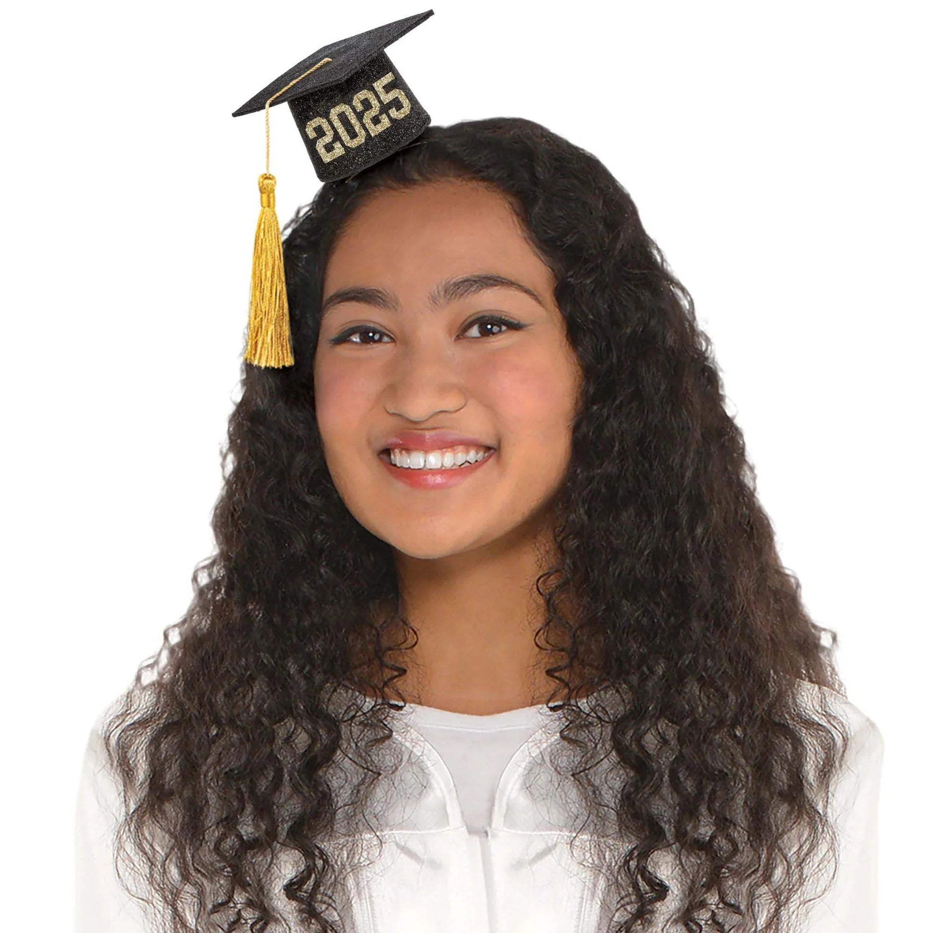 Perfect for celebrating a graduation.
The headband is black with a black and gold mini graduation cap.
This wearable piece features 2025 on the front in gold lettering.
Combine with our balloons, decorations, and other tableware to create the perfect atmosphere for your graduation!