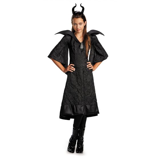 Black dress, headband with horns and brooch