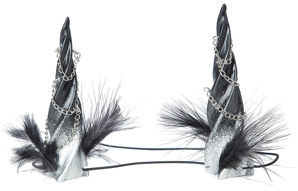 Horns with chain accents